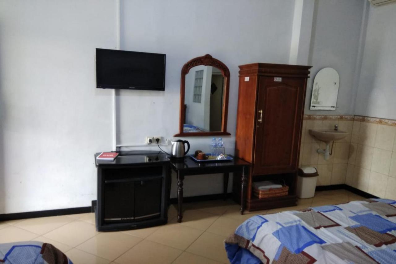 Oyo 2671 Wisma Djaja Syariah Bojonegoro Exterior foto